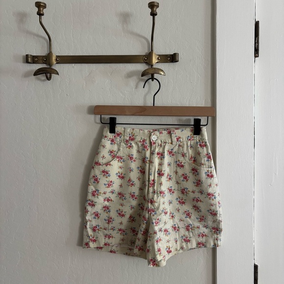 Vintage Pants - Vintage floral high waisted shorts